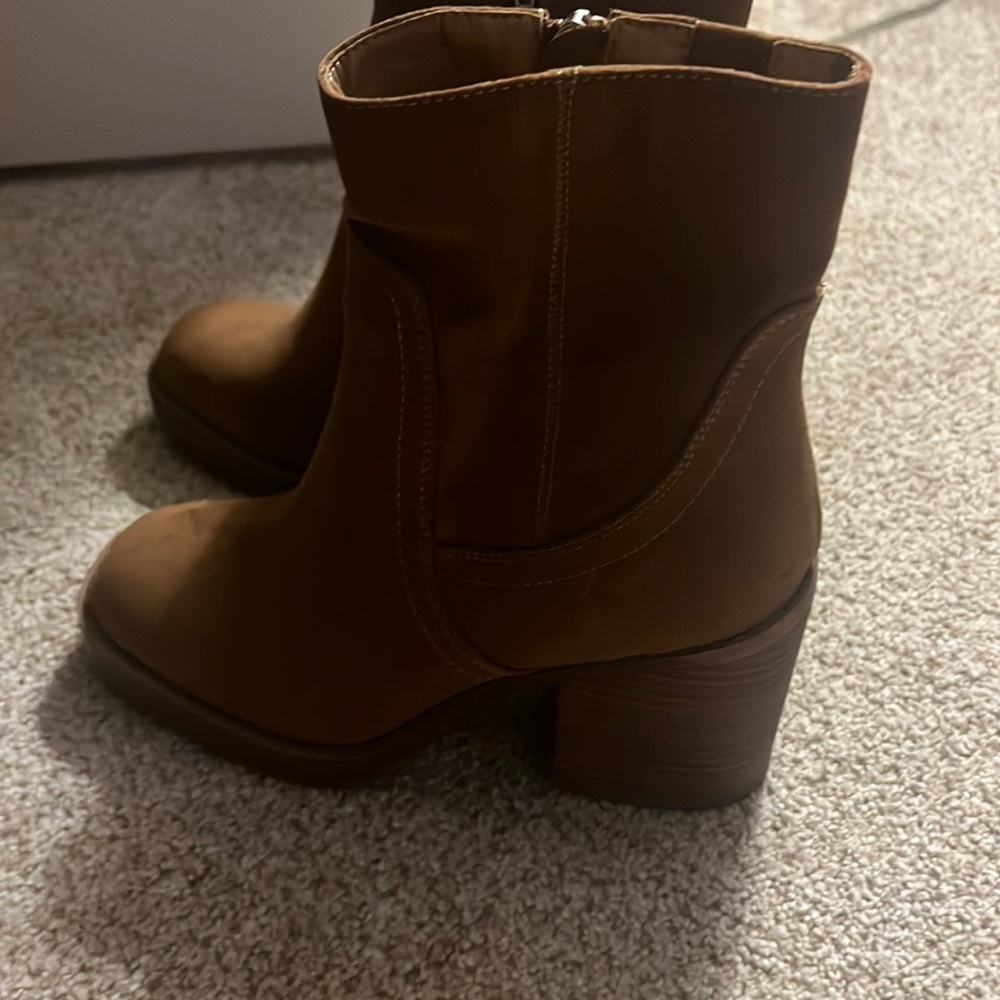 Universal thread brown booties. Size 6. Worn once